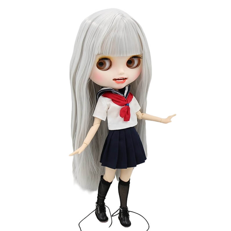 Brooklyn – Premium Custom Neo Blythe Poupée aux cheveux argentés, à la peau blanche et au visage souriant mat Visage mat personnalisé Blythe poupée cheveux argentés sur mesure Blythe poupée visage souriant personnalisé Blythe poupée Peau blanche personnalisée Blythe poupée