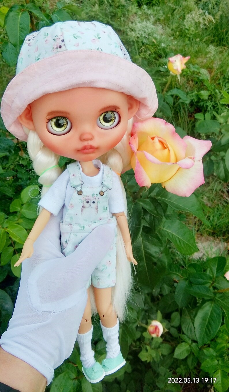 Elizabeth – Custom Blythe Doll One-Of-A-Kind OOAK