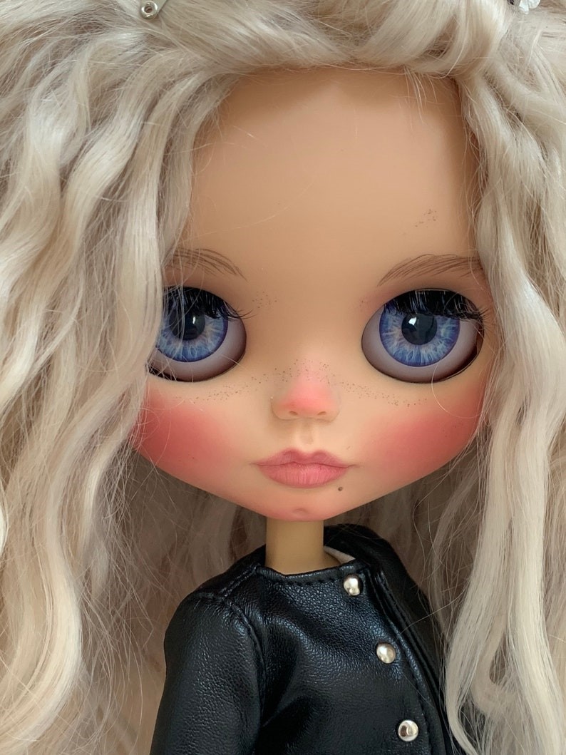Everly – Custom Blythe Doll One-Of-A-Kind OOAK Custom OOAK Blythe Doll