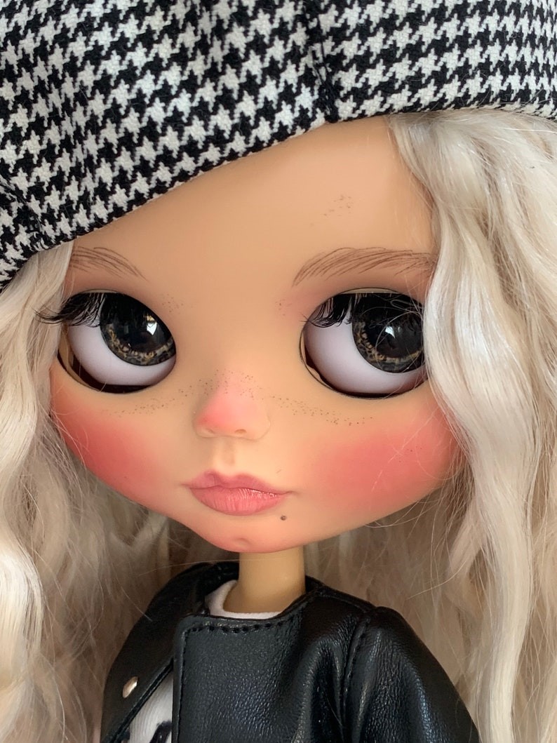 Everly – Custom Blythe Doll One-Of-A-Kind OOAK Custom OOAK Blythe Doll