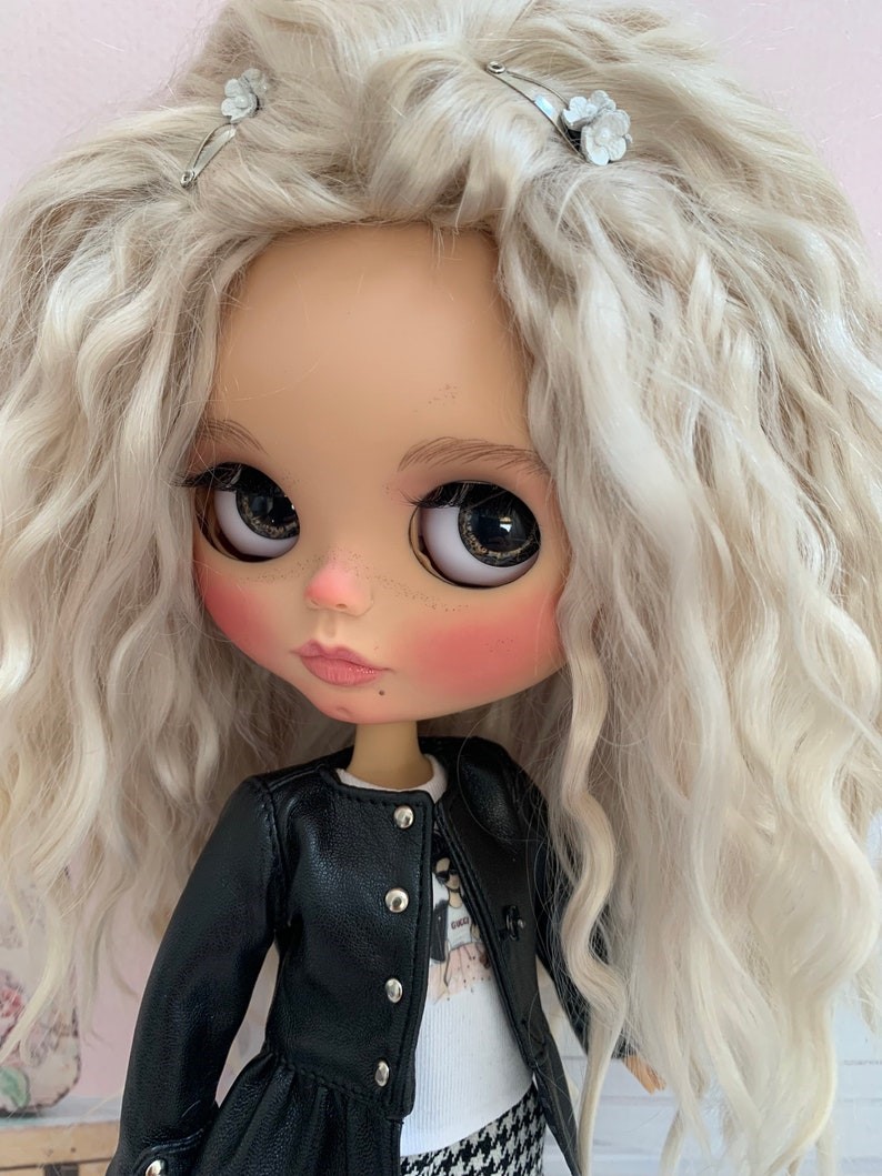 Everly – Custom Blythe Doll One-Of-A-Kind OOAK Custom OOAK Blythe Doll