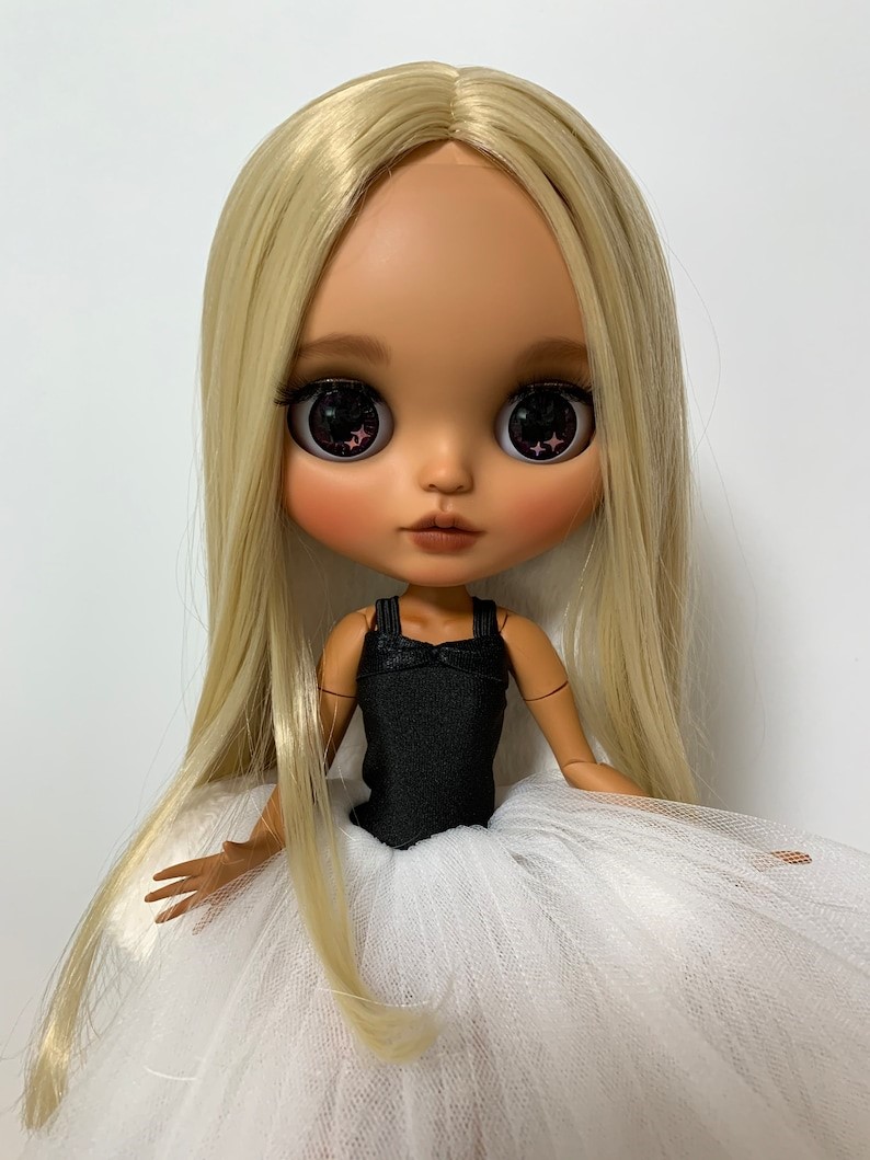 Elaine – Custom Blythe Doll One-Of-A-Kind OOAK Custom OOAK Blythe Doll