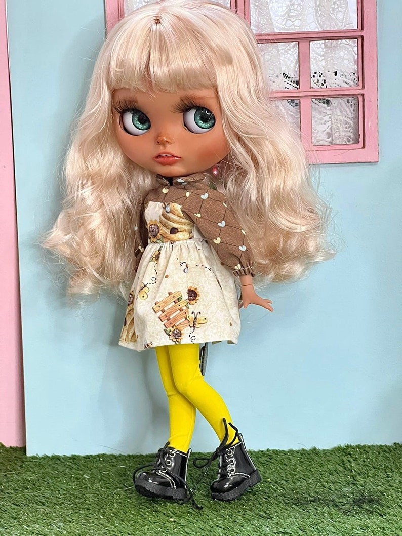 Natalia – Custom Blythe Doll One-Of-A-Kind OOAK Custom OOAK Blythe Doll
