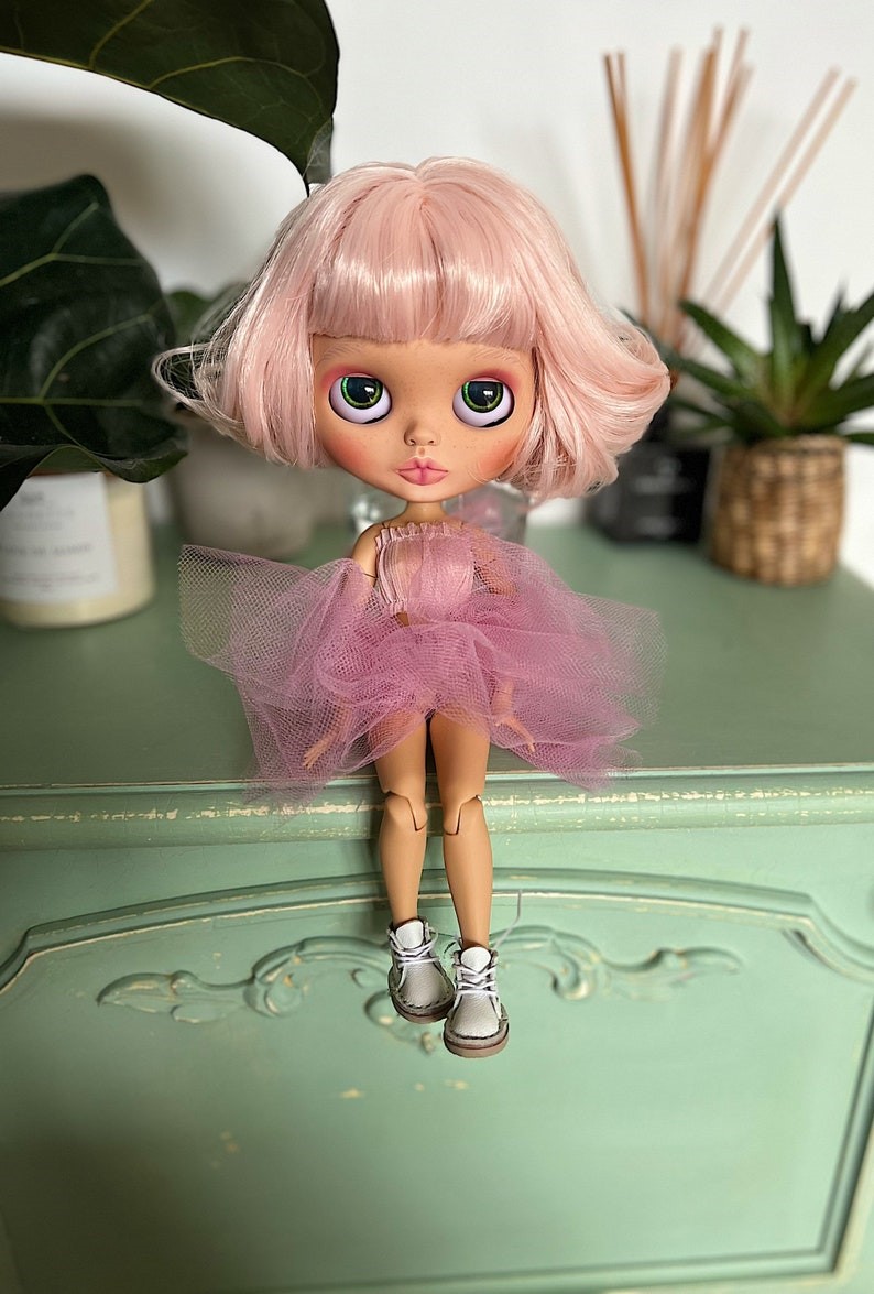 Lorelai – Custom Blythe Doll One-Of-A-Kind OOAK Custom OOAK Blythe Doll