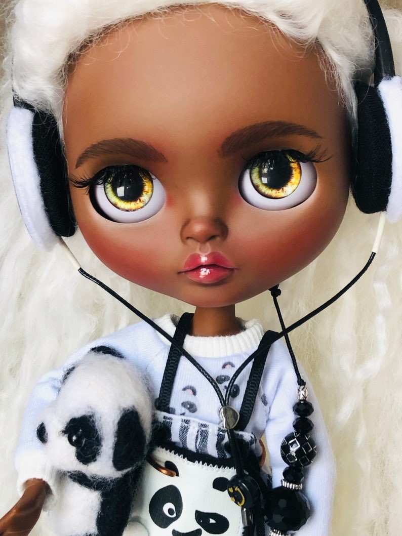 Mae – Custom Blythe Doll One-Of-A-Kind OOAK Custom OOAK Blythe Doll