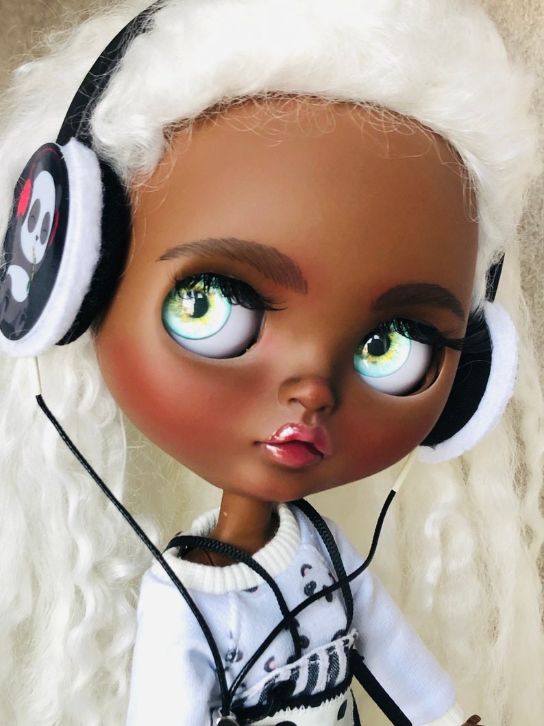 Mae – Custom Blythe Doll One-Of-A-Kind OOAK Custom OOAK Blythe Doll