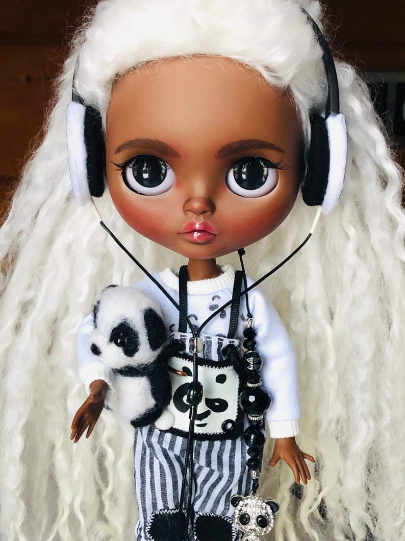 Mae – Custom Blythe Doll One-Of-A-Kind OOAK Custom OOAK Blythe Doll