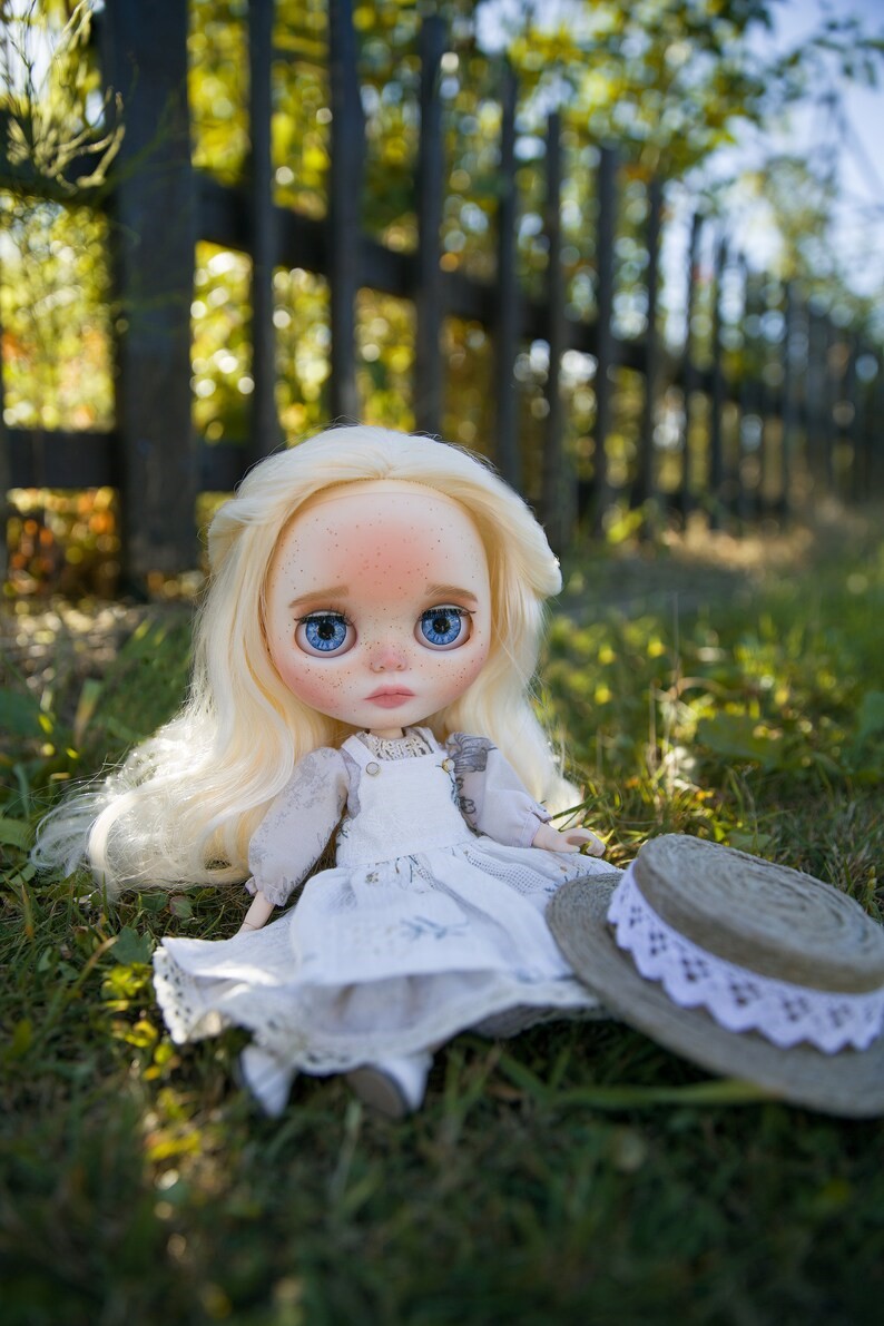 Julissa – Custom Blythe Doll One-Of-A-Kind OOAK Custom OOAK Blythe Doll