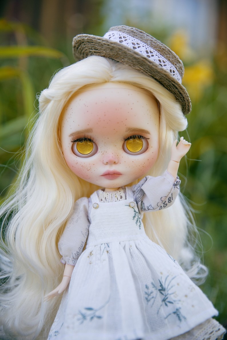 Julissa – Custom Blythe Doll One-Of-A-Kind OOAK Custom OOAK Blythe Doll