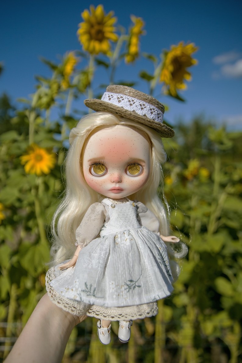 Julissa – Custom Blythe Doll One-Of-A-Kind OOAK Custom OOAK Blythe Doll