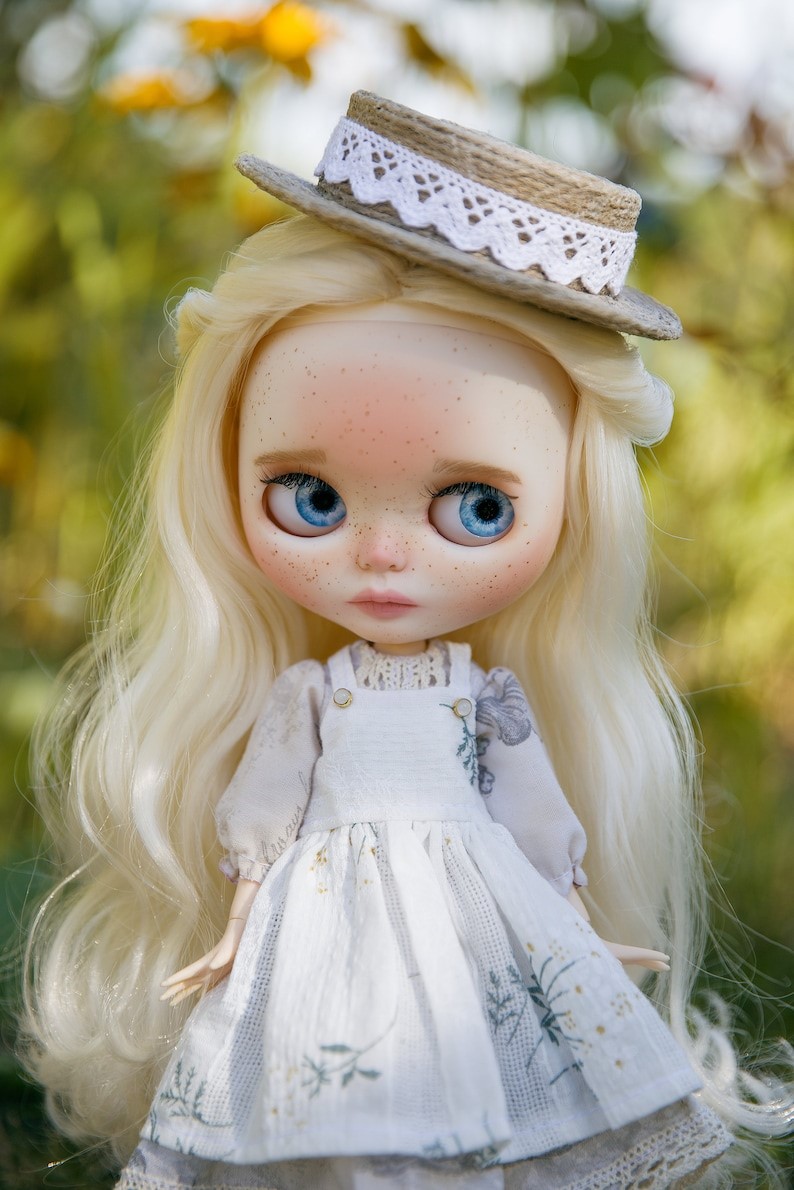 Julissa – Custom Blythe Doll One-Of-A-Kind OOAK Custom OOAK Blythe Doll