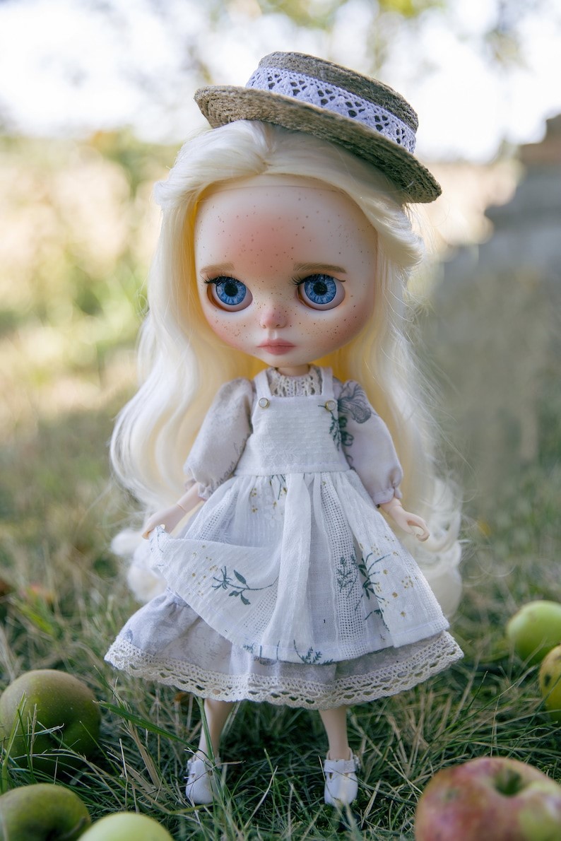 Julissa – Custom Blythe Doll One-Of-A-Kind OOAK Custom OOAK Blythe Doll