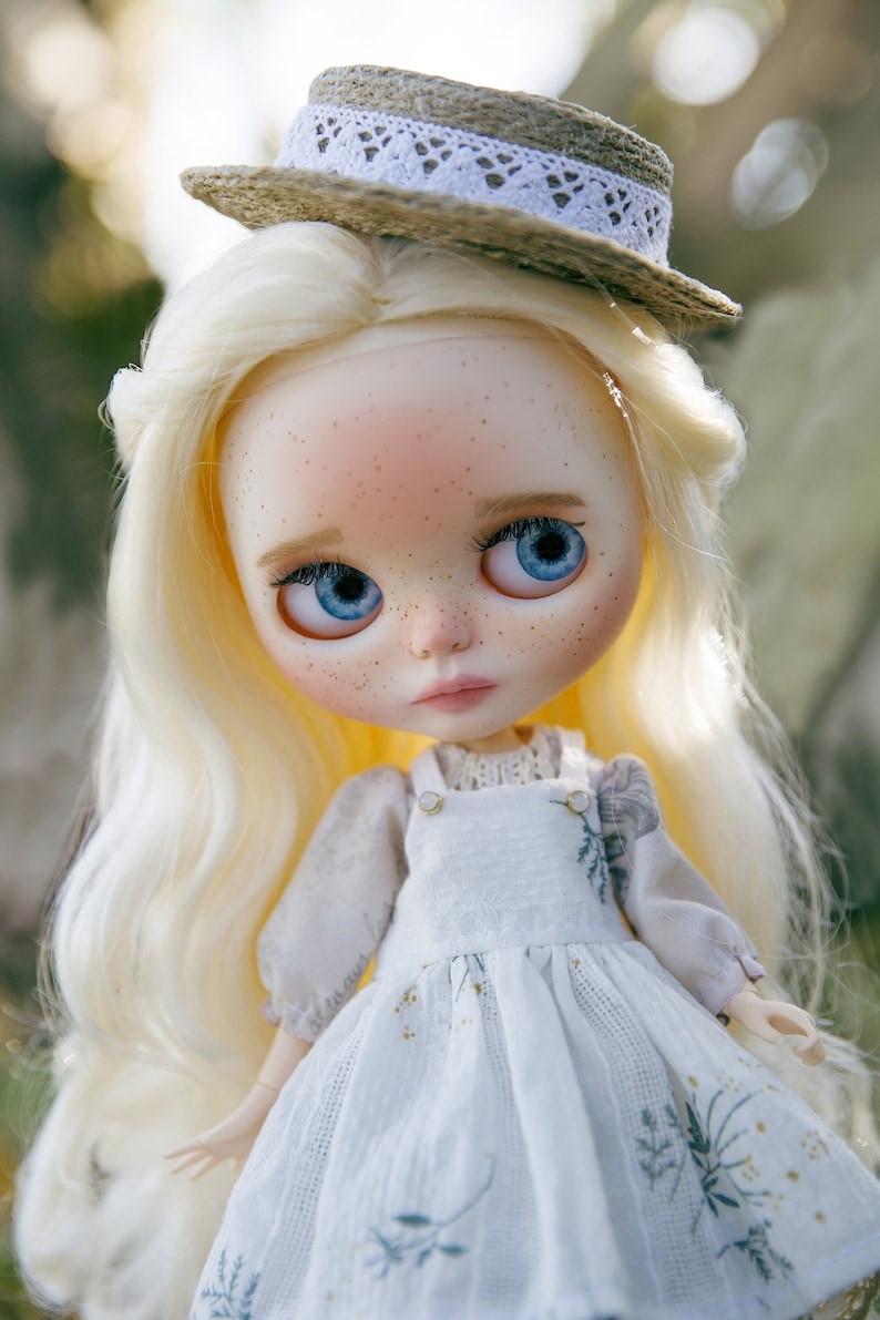 Julissa – Custom Blythe Doll One-Of-A-Kind OOAK Custom OOAK Blythe Doll