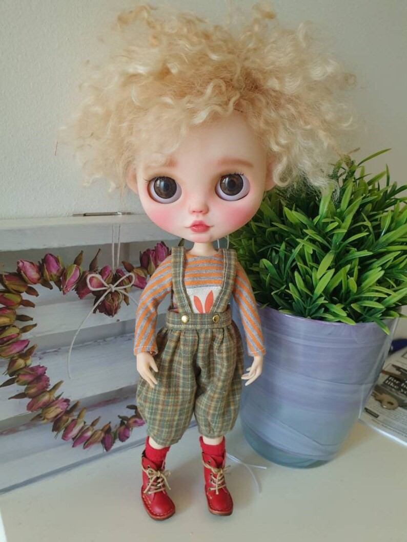 Lauryn – Custom Blythe Doll One-Of-A-Kind OOAK Custom OOAK Blythe Doll