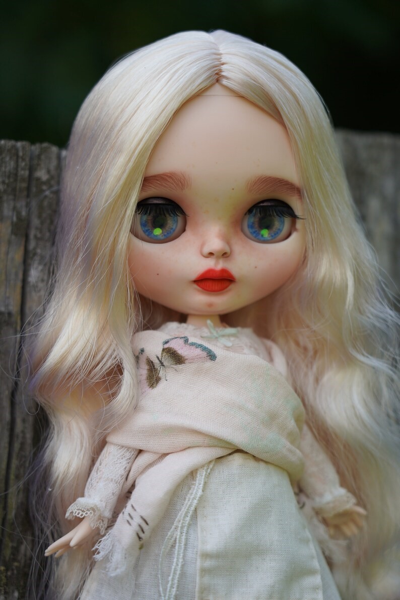 Leilani – Custom Blythe Doll One-Of-A-Kind OOAK Custom OOAK Blythe Doll