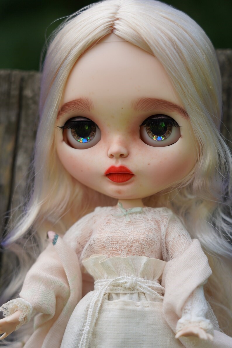 Leilani – Custom Blythe Doll One-Of-A-Kind OOAK Custom OOAK Blythe Doll