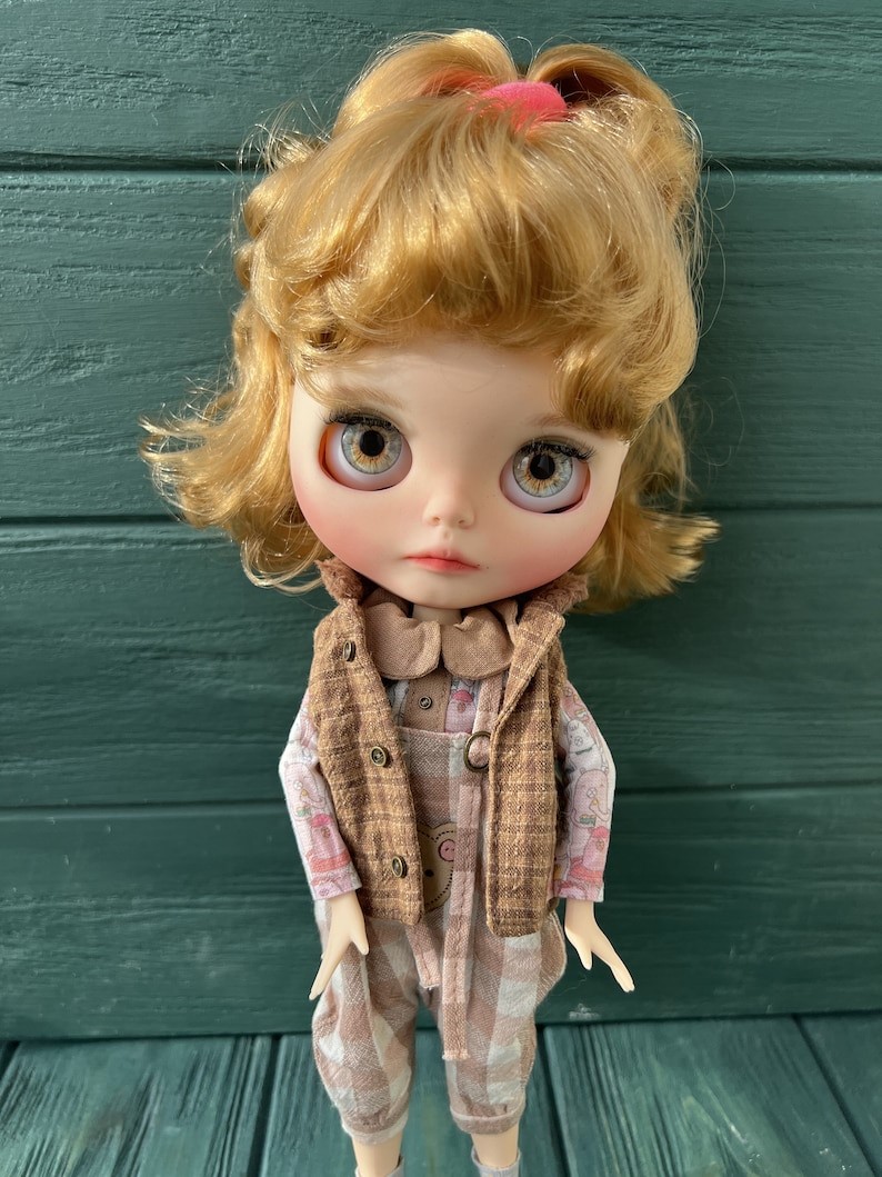 Sandra – Custom Blythe Doll One-Of-A-Kind OOAK Custom OOAK Blythe Doll