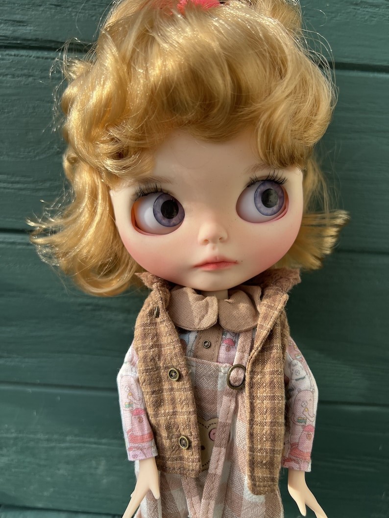 Sandra – Custom Blythe Doll One-Of-A-Kind OOAK Custom OOAK Blythe Doll