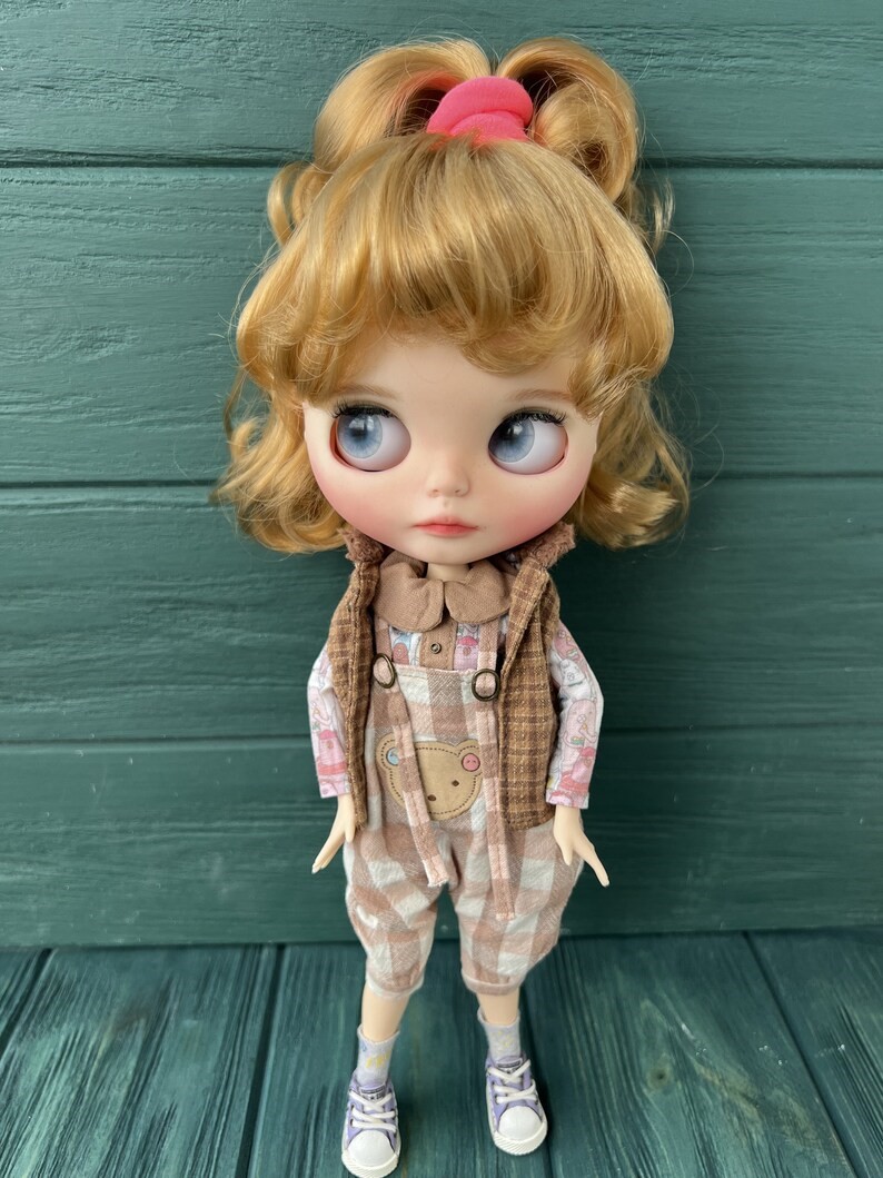 Sandra – Custom Blythe Doll One-Of-A-Kind OOAK Custom OOAK Blythe Doll