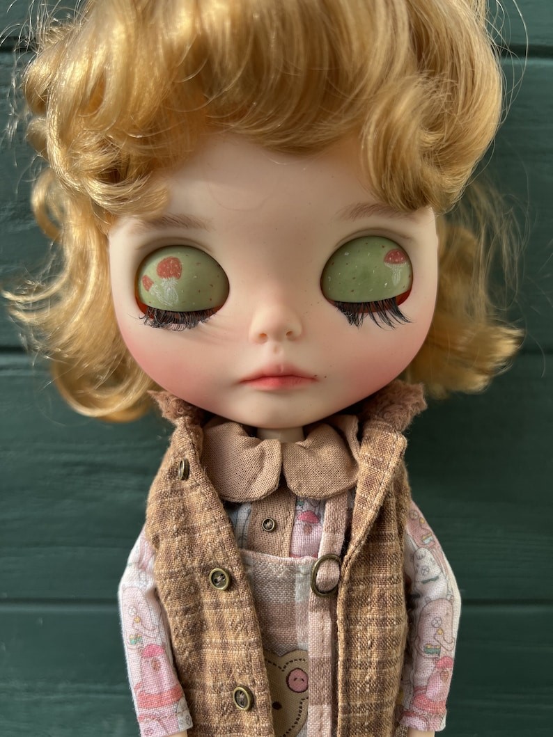 Sandra – Custom Blythe Doll One-Of-A-Kind OOAK Custom OOAK Blythe Doll