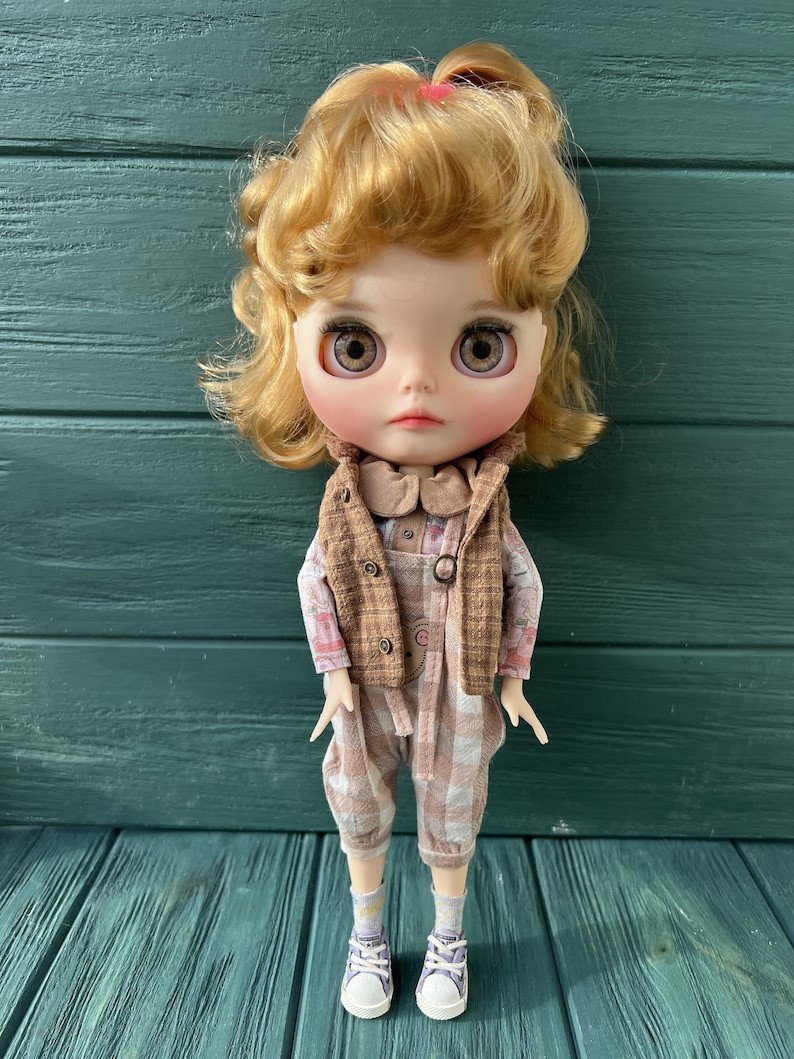 Sandra – Custom Blythe Doll One-Of-A-Kind OOAK Custom OOAK Blythe Doll