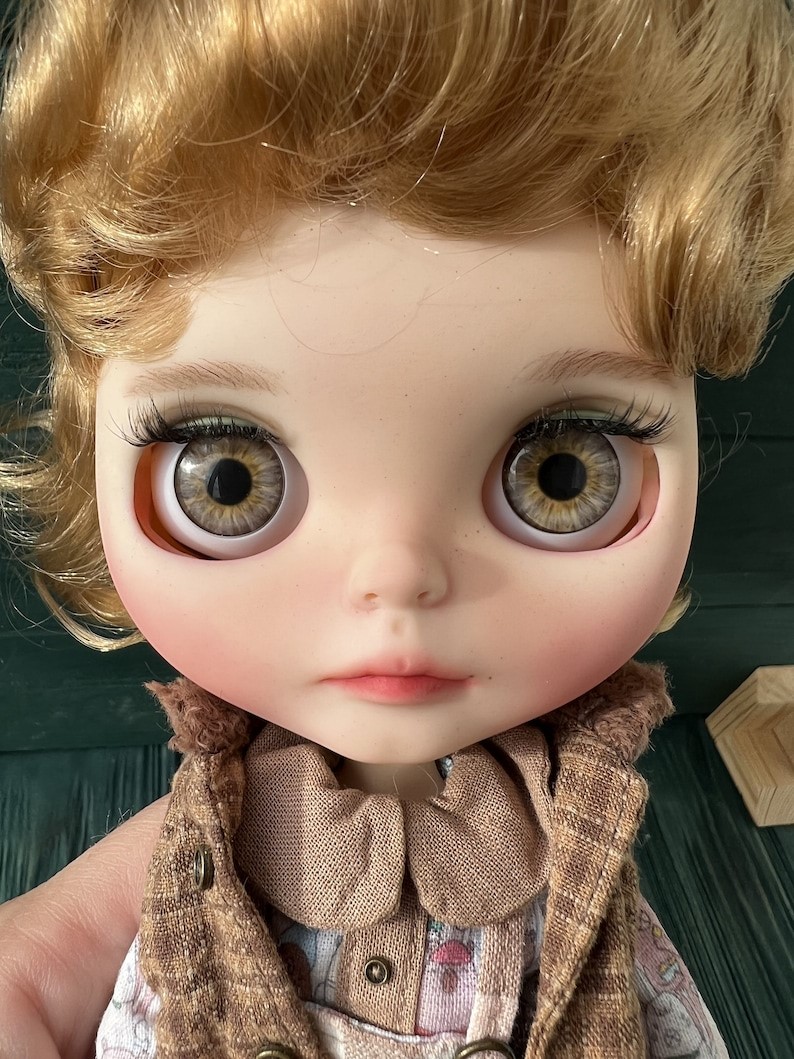 Sandra – Custom Blythe Doll One-Of-A-Kind OOAK Custom OOAK Blythe Doll