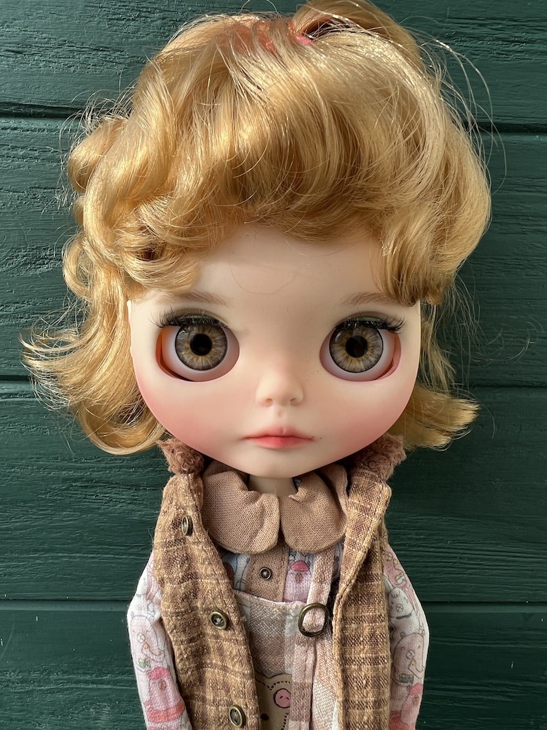 Sandra – Custom Blythe Doll One-Of-A-Kind OOAK Custom OOAK Blythe Doll