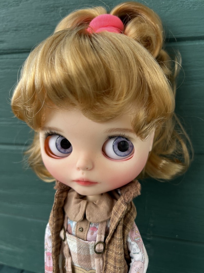 Sandra – Custom Blythe Doll One-Of-A-Kind OOAK Custom OOAK Blythe Doll