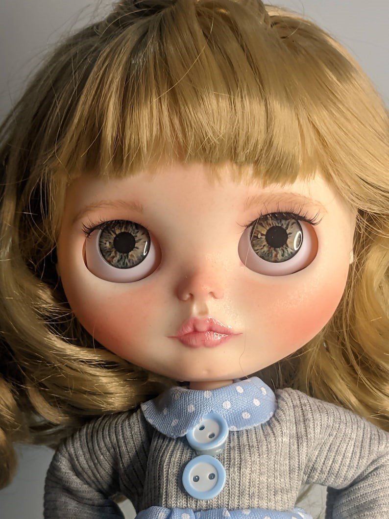 Sienna – Custom Blythe Doll One-Of-A-Kind OOAK Custom OOAK Blythe Doll