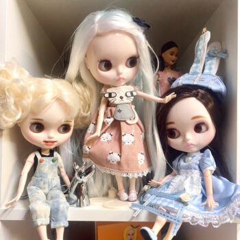 Neo Blythe 娃娃有多种颜色的头发、白色的皮肤、闪亮的嘟嘟脸和 Custom 连体多色发工厂 Blythe 娃娃嘟嘴工厂 Blythe 娃娃闪亮脸工厂 Blythe 娃娃白皮工厂 Blythe 娃娃