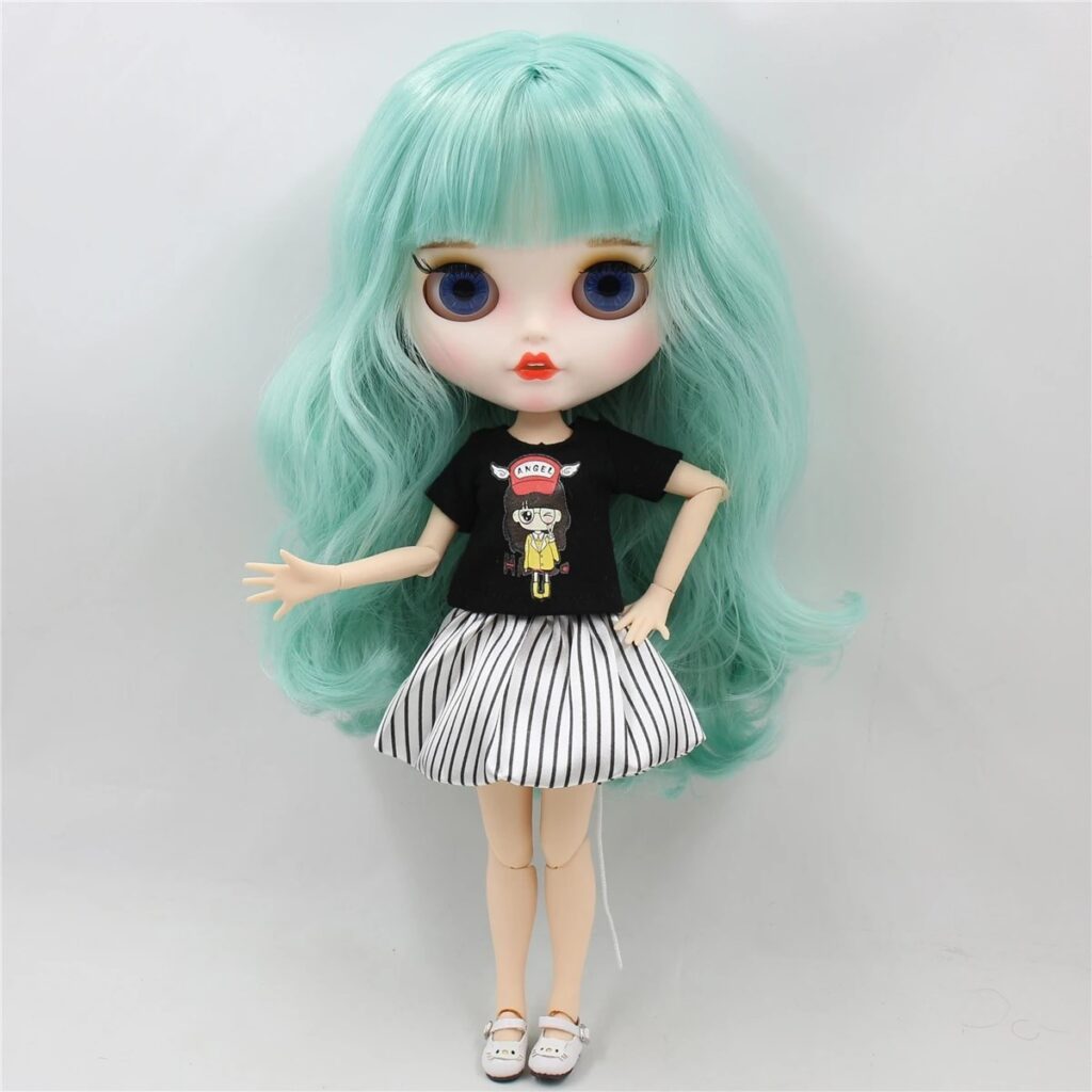 Robyn – Premium Custom Neo Blythe Doll with Green Hair, White Skin & Matte Smiling Face 1
