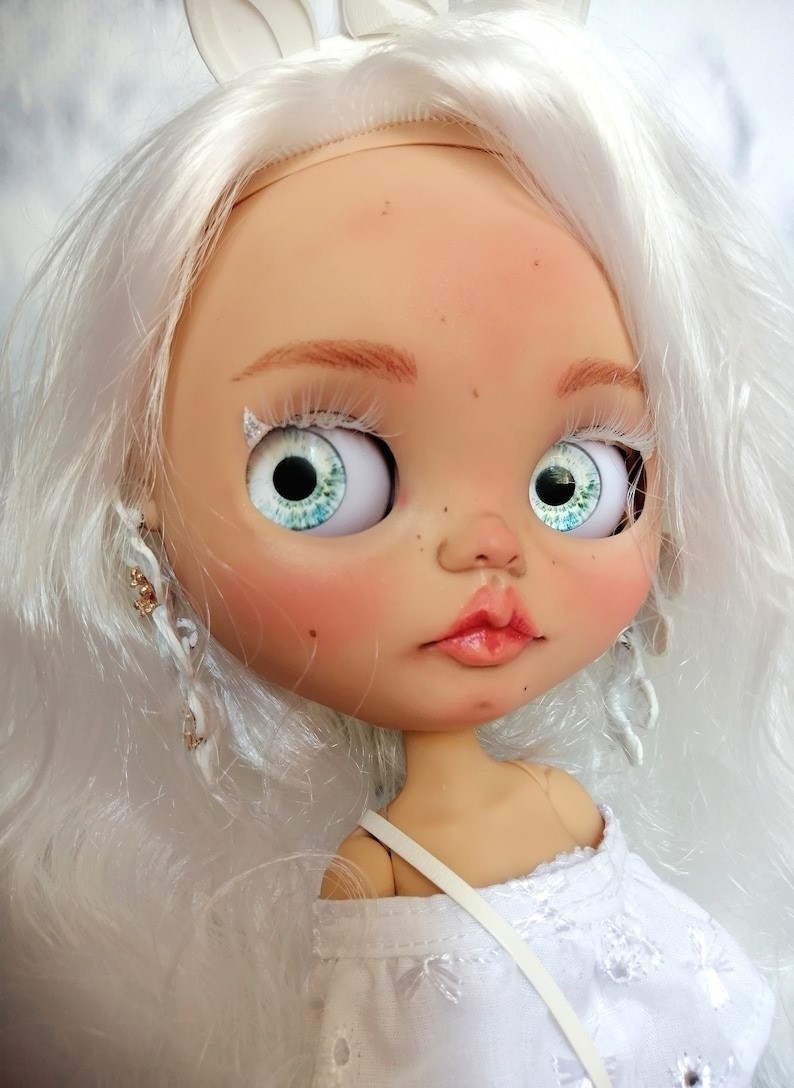 Eliza – Custom Blythe Doll One-Of-A-Kind OOAK Custom OOAK Blythe doll