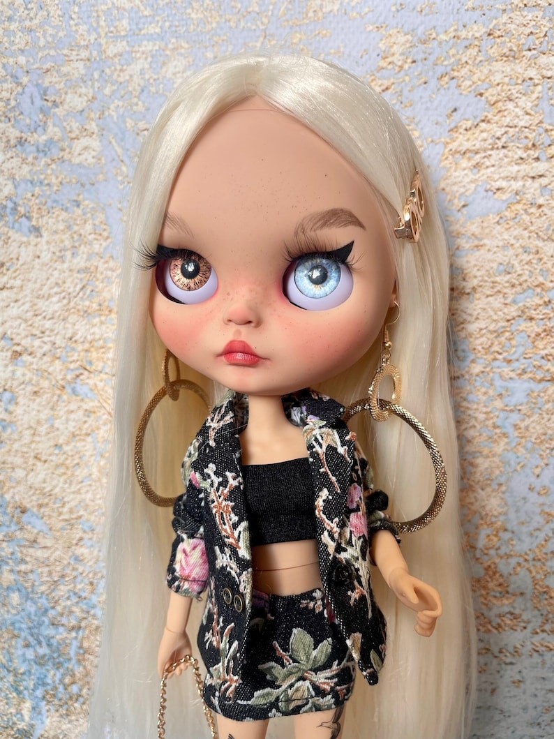 Catherine – Custom Blythe Doll One-Of-A-Kind OOAK Sold-out OOAK dolls