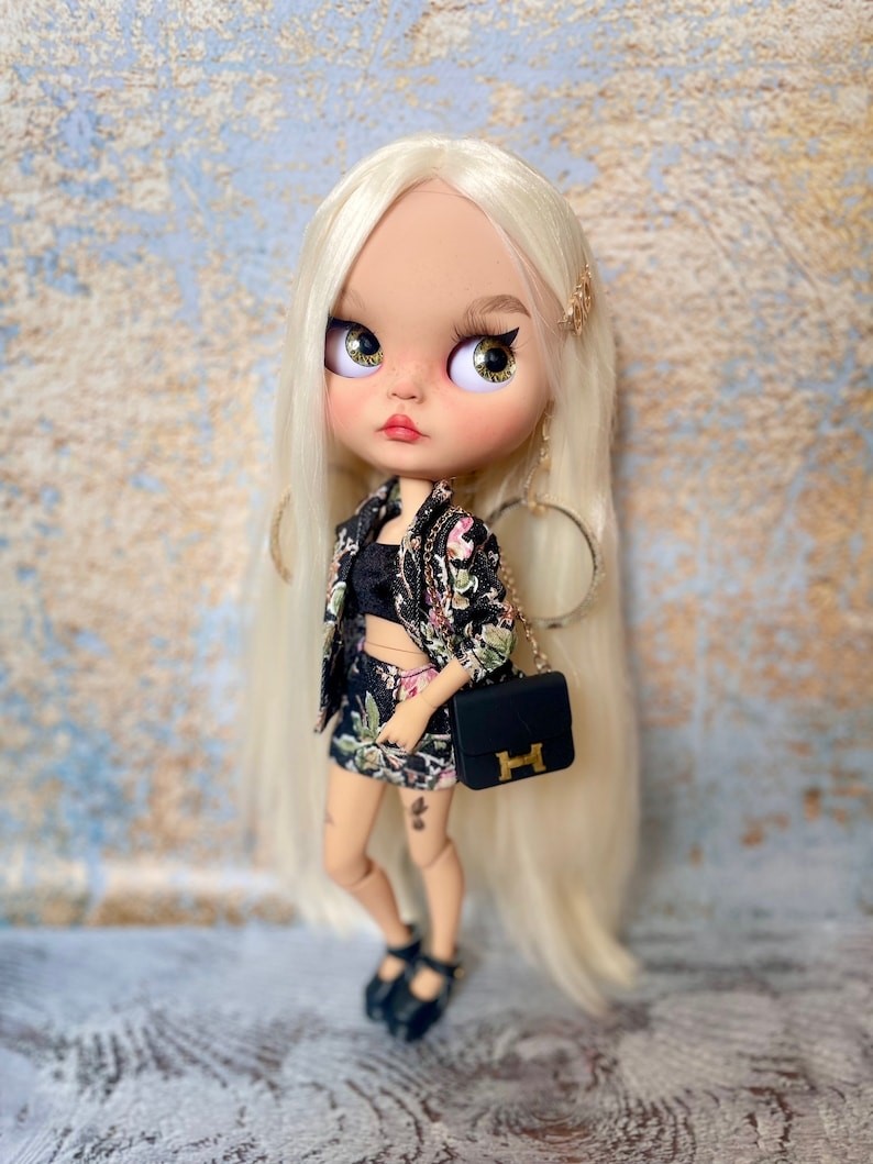 Catherine – Custom Blythe Doll One-Of-A-Kind OOAK Sold-out OOAK dolls