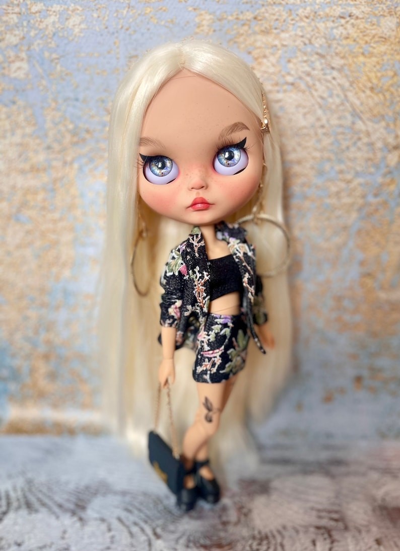 Catherine – Custom Blythe Doll One-Of-A-Kind OOAK Sold-out OOAK dolls