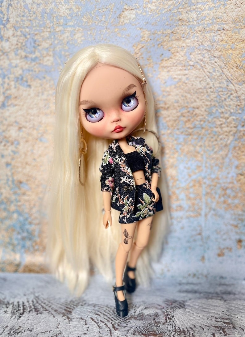 Catherine – Custom Blythe Doll One-Of-A-Kind OOAK Sold-out OOAK dolls