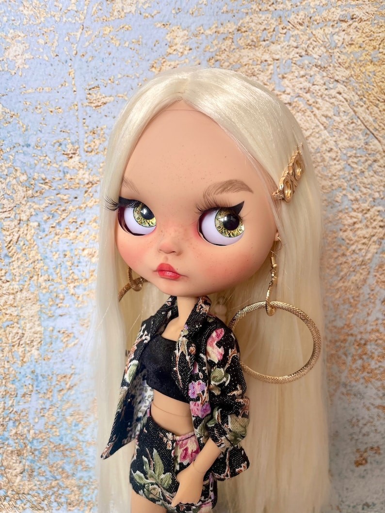 Catherine – Custom Blythe Doll One-Of-A-Kind OOAK Sold-out OOAK dolls