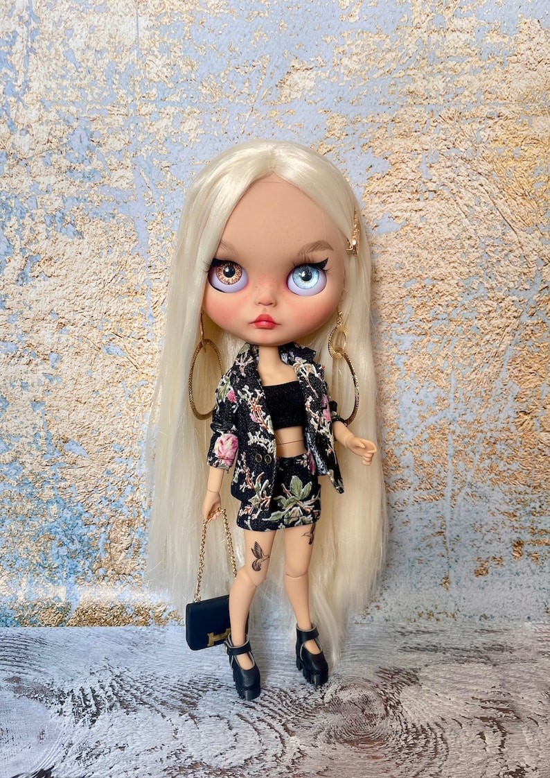 Catherine – Custom Blythe Doll One-Of-A-Kind OOAK Sold-out OOAK dolls