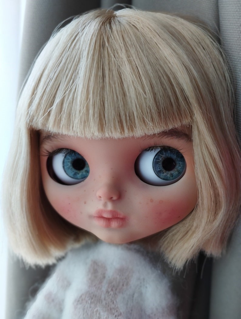 Sara – Custom Blythe Doll One-Of-A-Kind OOAK Custom OOAK Blythe doll