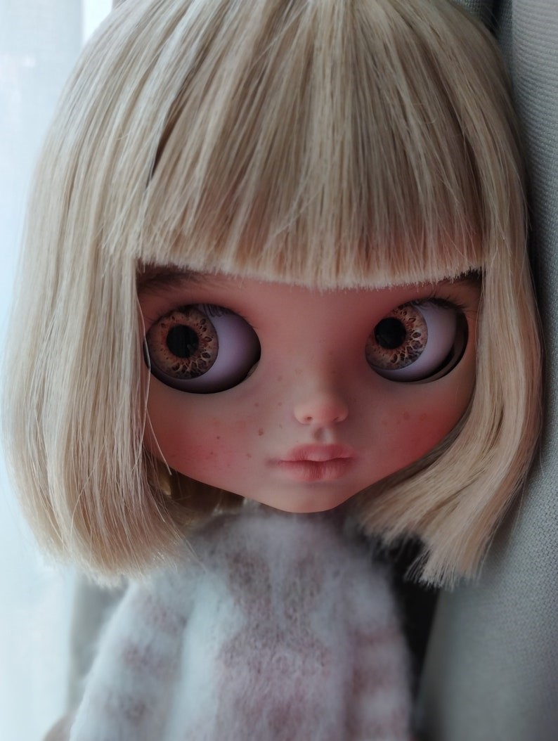 Sara – Custom Blythe Doll One-Of-A-Kind OOAK Custom OOAK Blythe doll