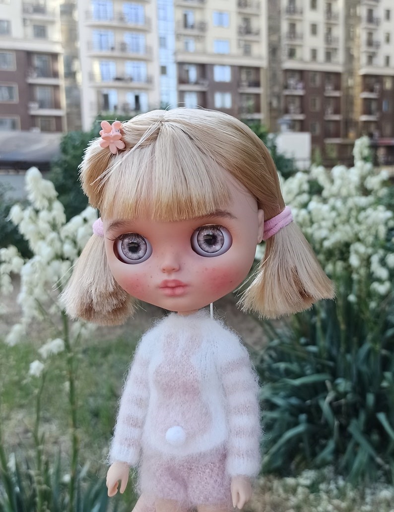 Sara – Custom Blythe Doll One-Of-A-Kind OOAK Custom OOAK Blythe doll