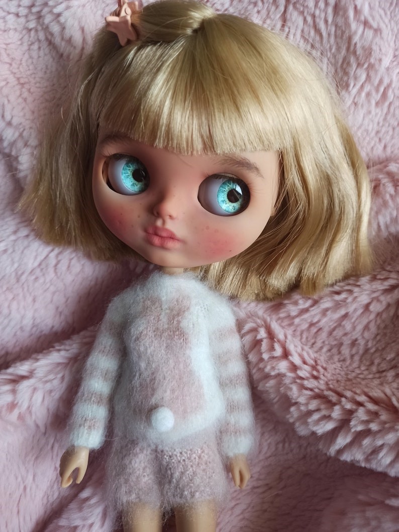 Sara – Custom Blythe Doll One-Of-A-Kind OOAK Custom OOAK Blythe doll