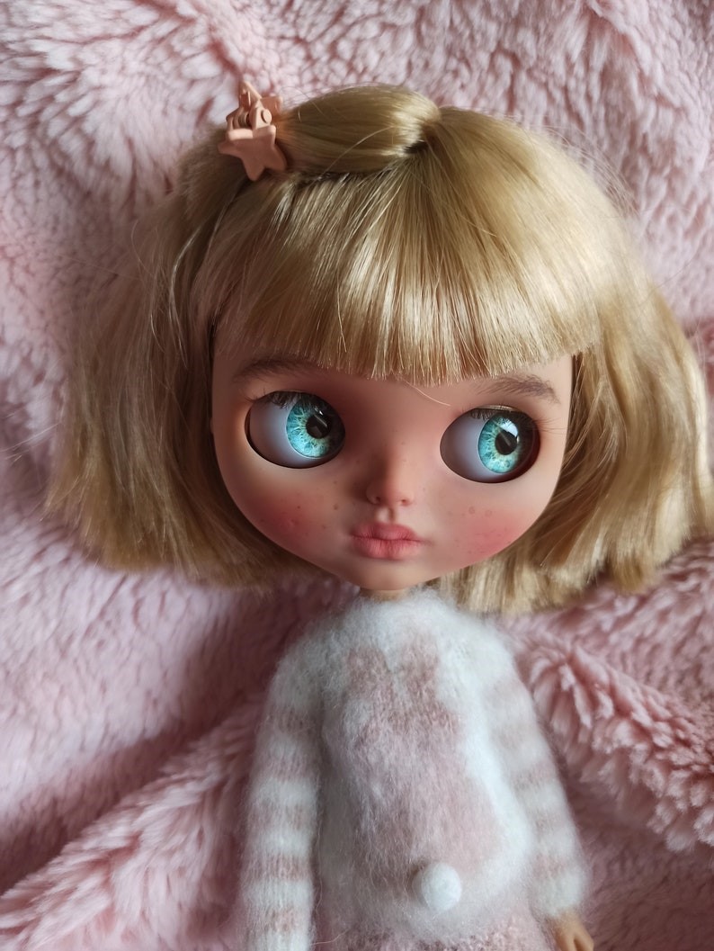 Sara – Custom Blythe Doll One-Of-A-Kind OOAK Custom OOAK Blythe doll