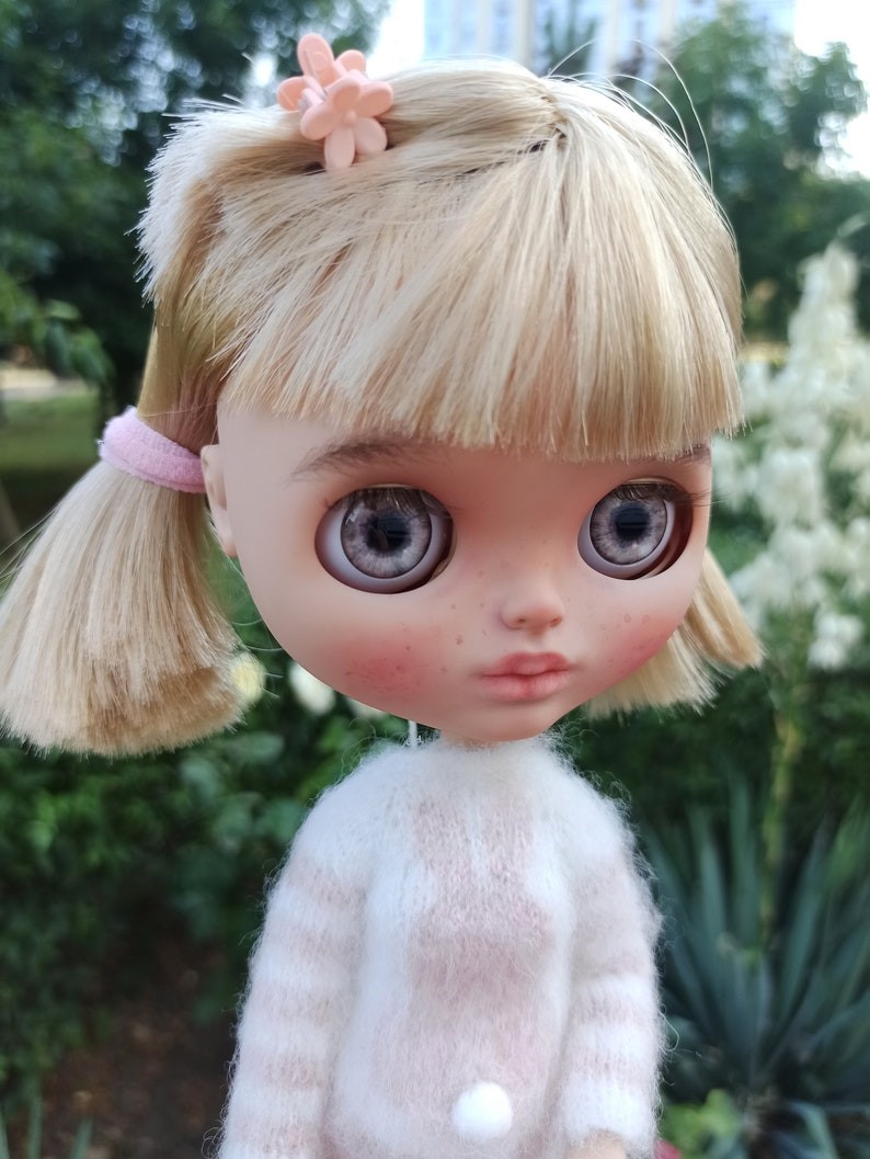 Sara – Custom Blythe Doll One-Of-A-Kind OOAK Custom OOAK Blythe doll