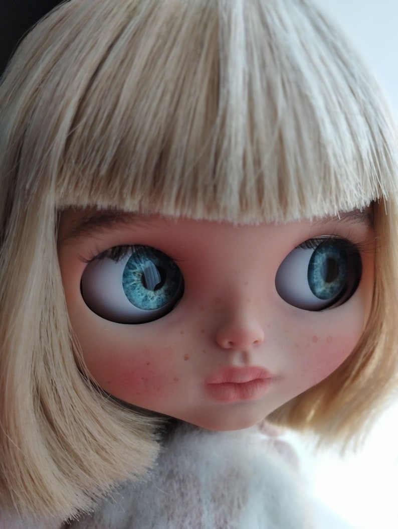 Sara – Custom Blythe Doll One-Of-A-Kind OOAK Custom OOAK Blythe doll