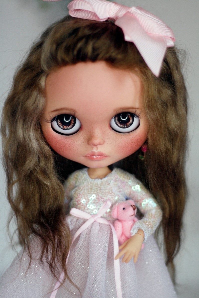 Callie – Custom Blythe Doll One-Of-A-Kind OOAK Custom OOAK Blythe doll