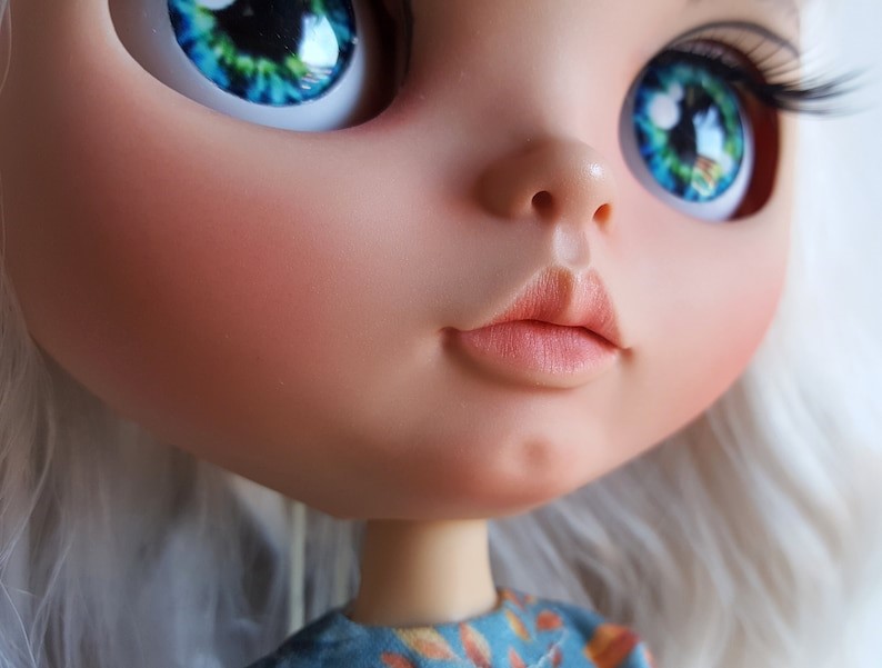 Lila – Custom Blythe Doll One-Of-A-Kind OOAK Custom OOAK Blythe doll
