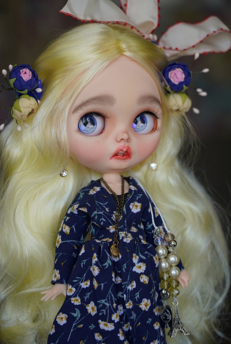 Londyn – Custom Blythe Doll One-Of-A-Kind OOAK Custom OOAK Blythe doll