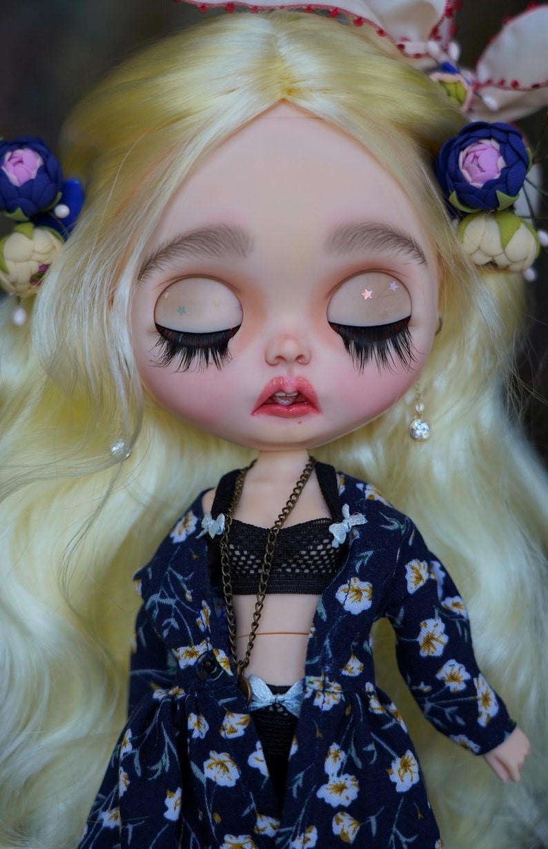 Londyn – Custom Blythe Doll One-Of-A-Kind OOAK Custom OOAK Blythe doll