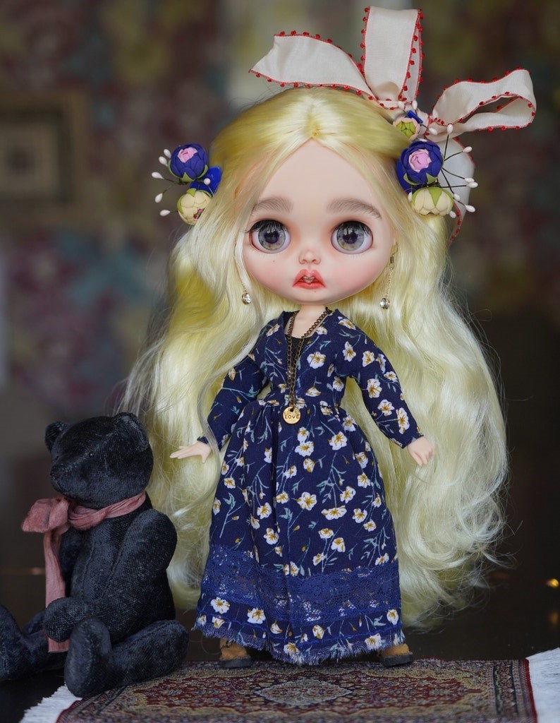 Londyn – Custom Blythe Doll One-Of-A-Kind OOAK Custom OOAK Blythe doll